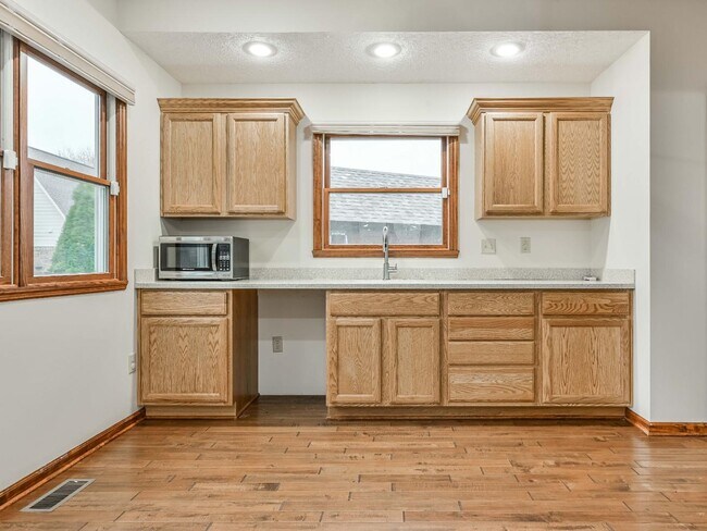 Building Photo - 1108 Redwood Dr