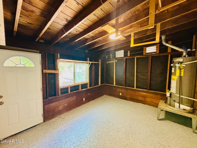 Building Photo - 6533 Balcom Ave
