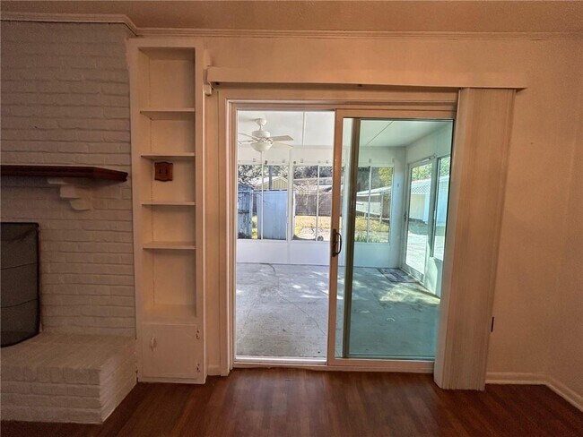 Building Photo - 5359 Emmett Dr