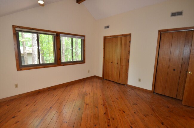Building Photo - Charming 2 Bed / 2 Bath Home in Prime Chapel Hill Location
