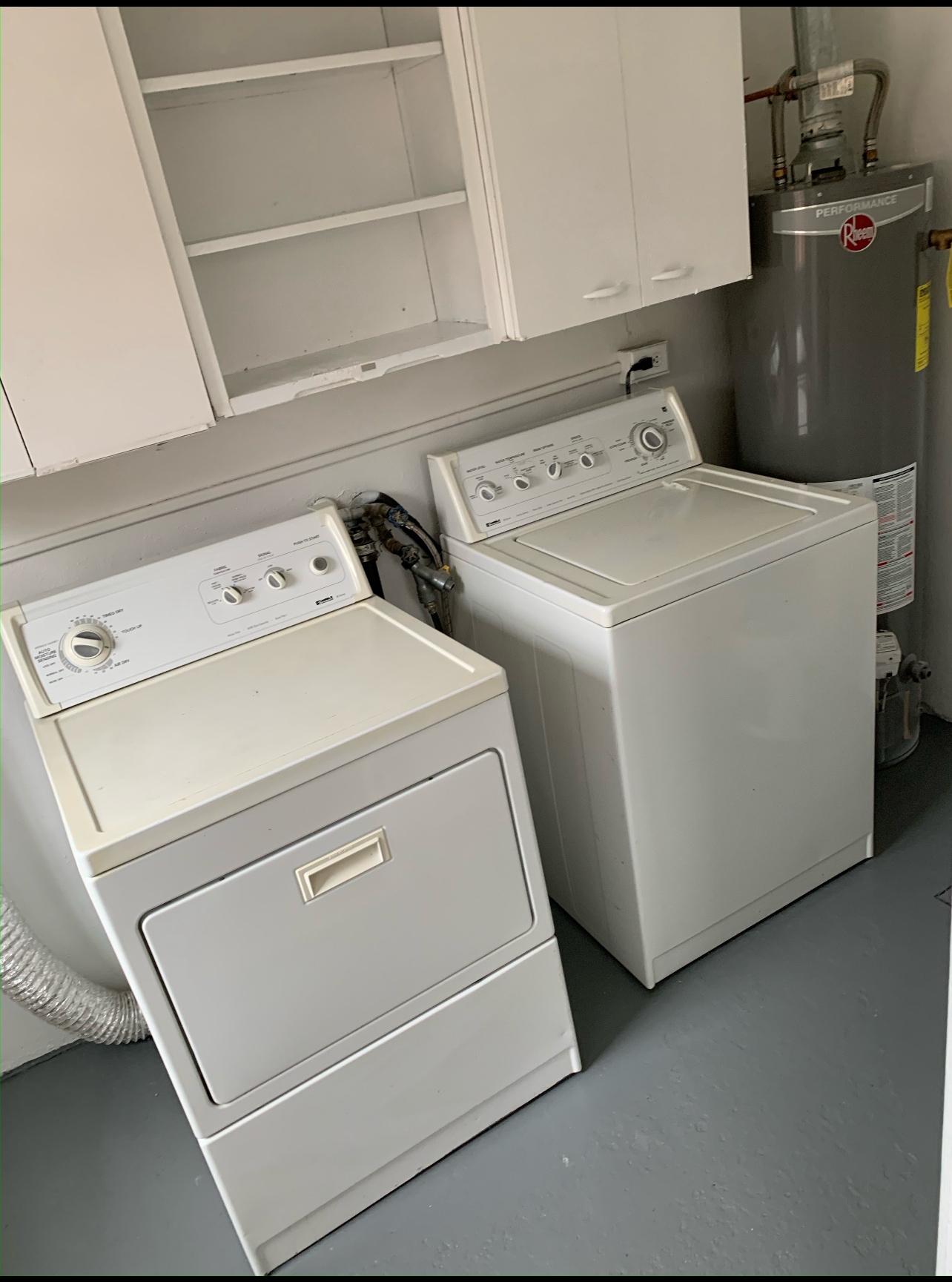 Building Photo - 165 E Oxford Ave