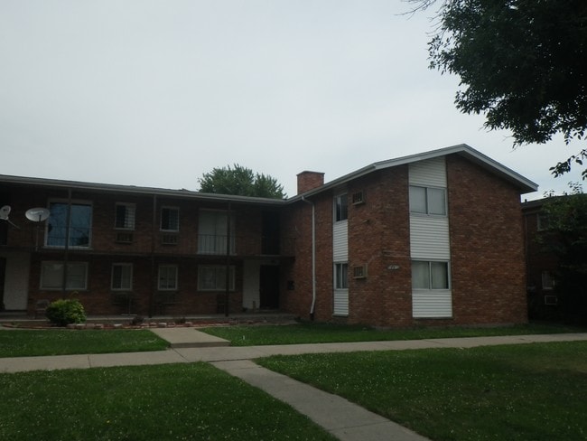 Building Photo - 10420 Whittier St