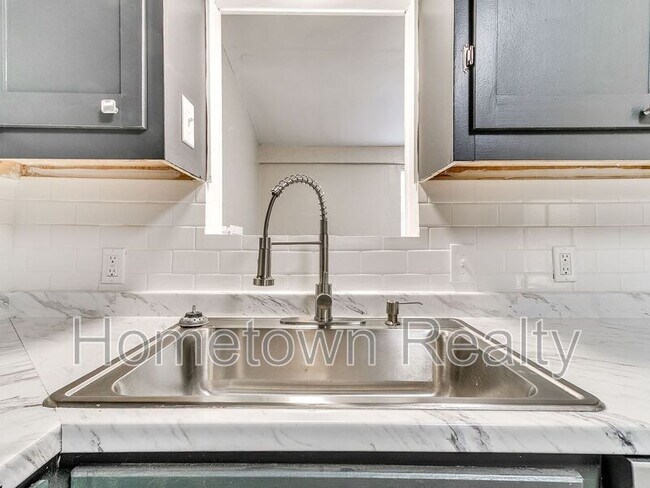 Building Photo - 220 E Jacobs Dr