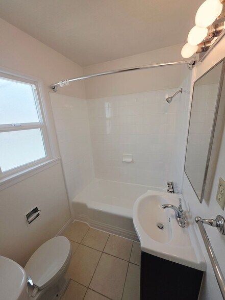 Building Photo - 1123 Linden Ave