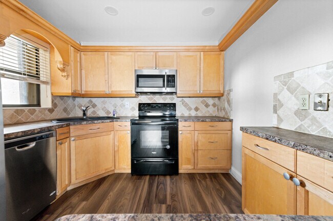 Building Photo - 3757 Cocoplum Cir