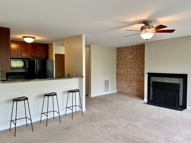 Building Photo - Bright and Relaxing 3rd floor OPEN CONCEPT 1 Bed / 1 Bath Condo For Rent! In-Unit Washer & Dryer!...