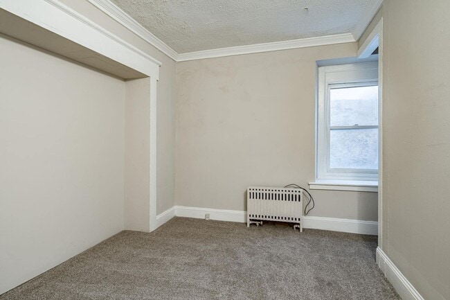 Building Photo - Recently Renovated 2 Bedroom Rental in the...