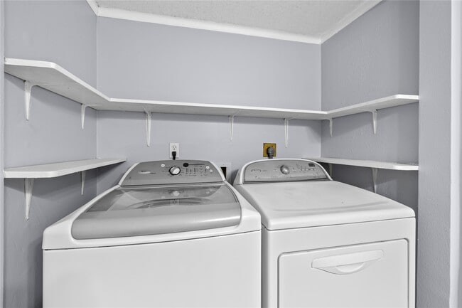 Building Photo - 12528 Wellington Park Dr