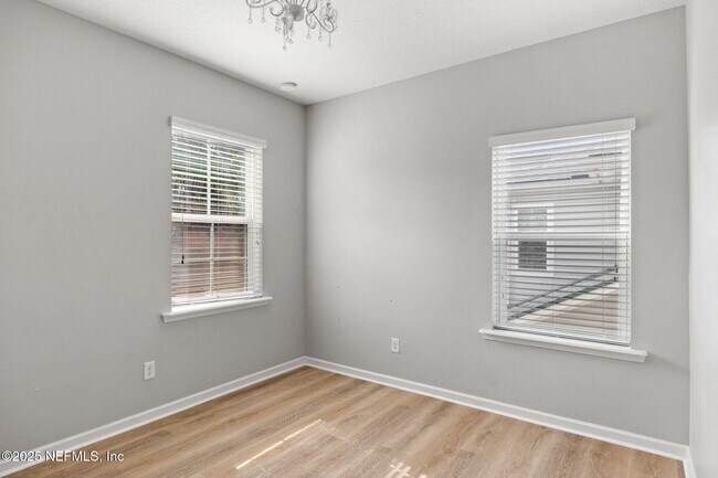 Building Photo - 92 Fernbrook Dr