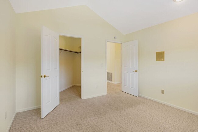 Building Photo - 124 Birchbark Pl