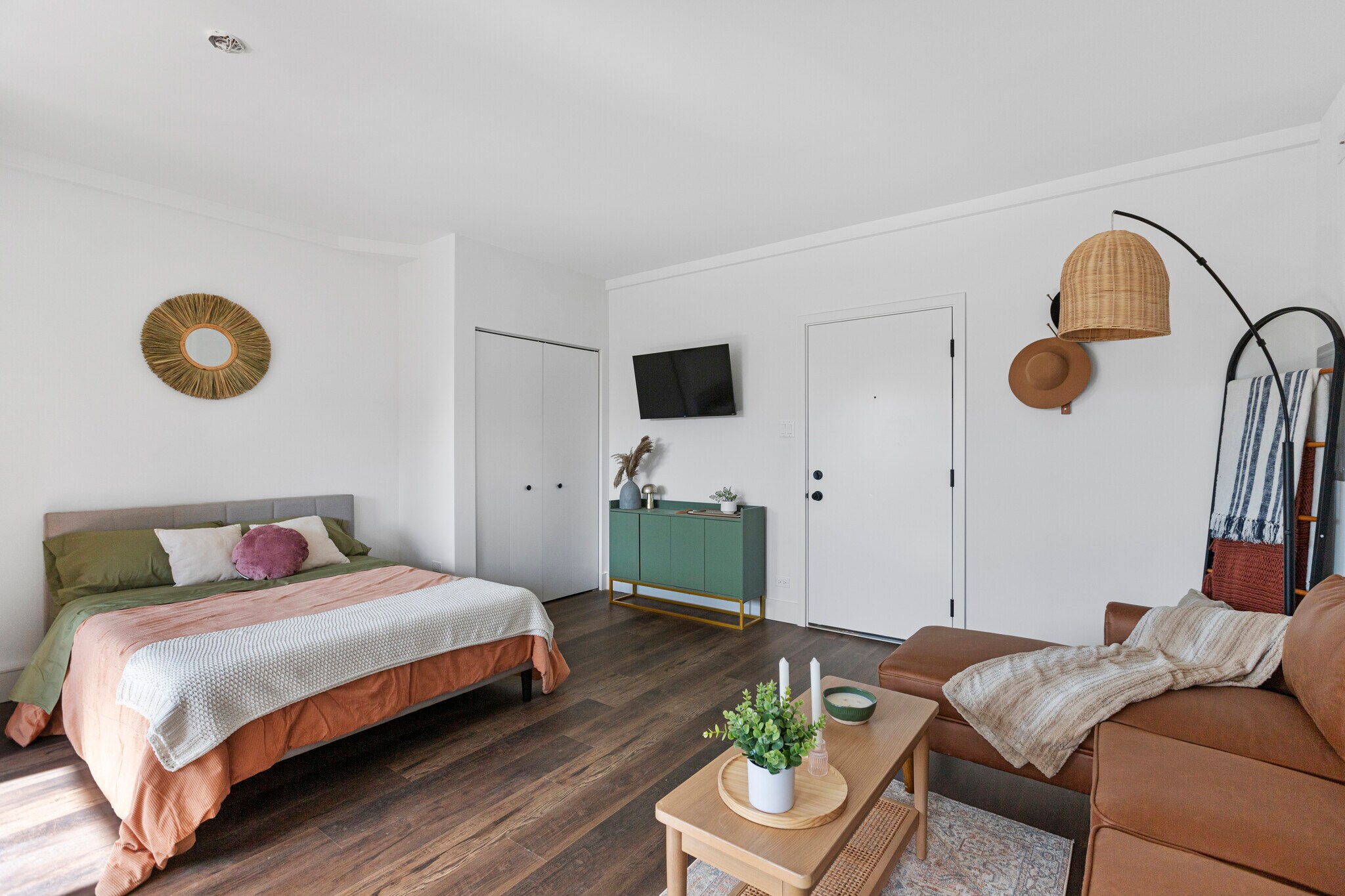 Building Photo - 1555 W Hollywood Ave