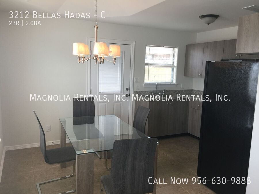 Building Photo - 3212 Bellas Hadas St