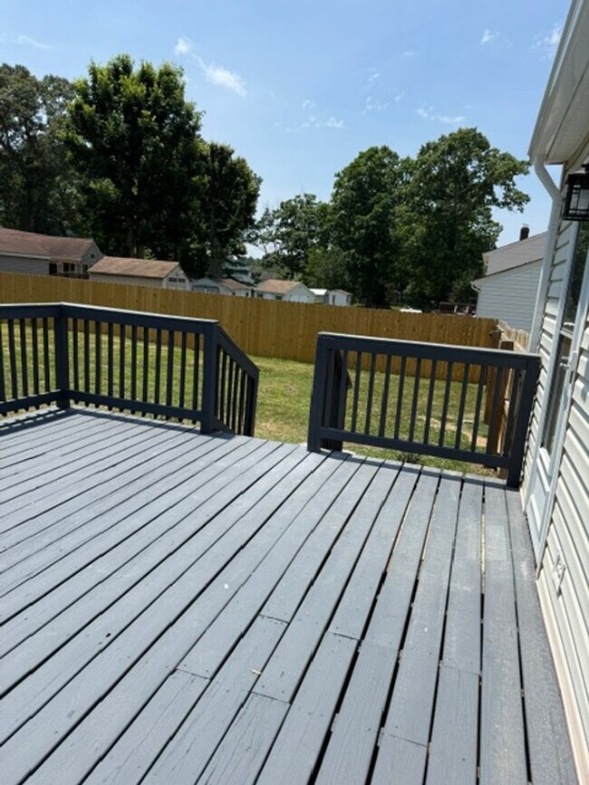 Building Photo - 302 Cottonwood Ln