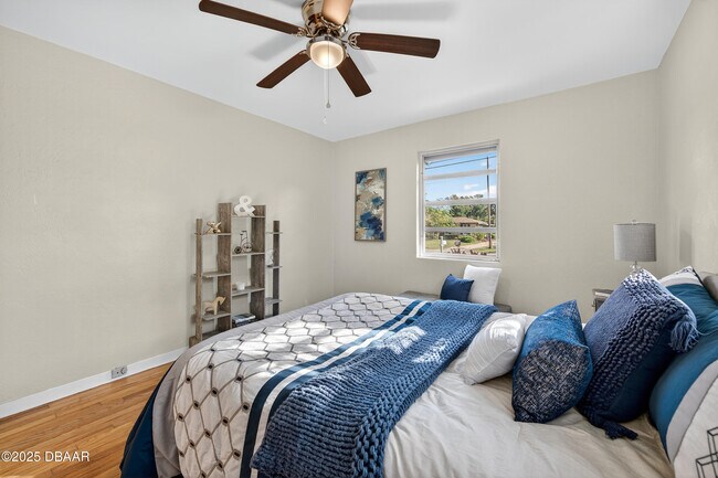 Building Photo - 930 Daytona Ave