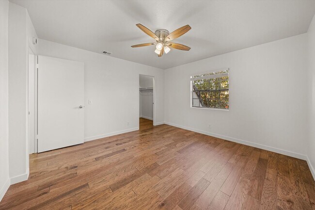 Building Photo - 711 Saratoga St