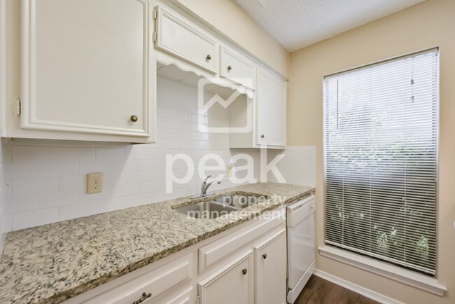 Building Photo - $1,549! 2/Bed1.5Bath duplex in Arlington! ...