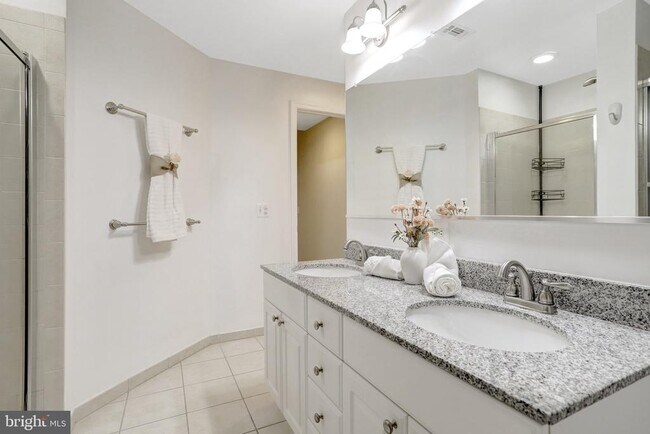 Building Photo - 3650 S Glebe Rd