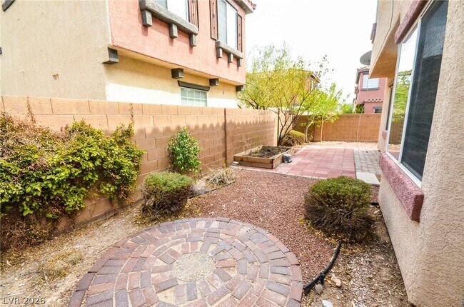 Building Photo - 10624 Allegrini Dr