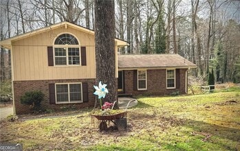 Building Photo - 4093 Hideaway Dr