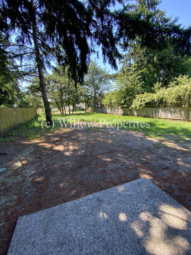 Building Photo - Two Bedroom Duplex