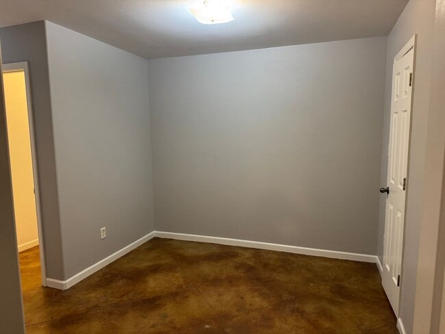 Building Photo - 411 Bruce St