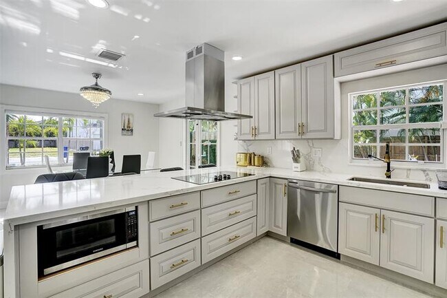 Building Photo - 1129 NE 2nd Ave