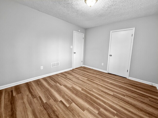 Building Photo - 234 Hillcrest Dr