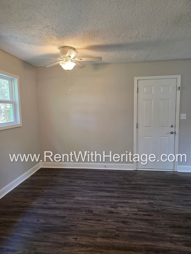 Building Photo - Awesome 3 bd/ 1.5 Bath Brick Front Ranch / No Steps / Totally Renovated / Great Location