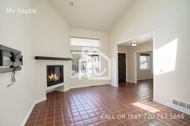 Building Photo - 1620 S Quebec Way