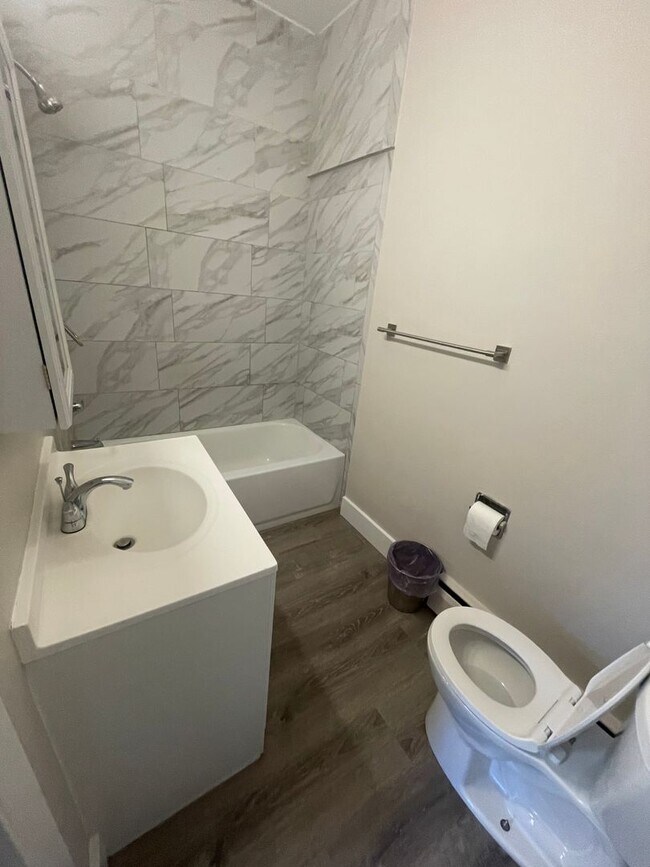 Building Photo - 520 16th St