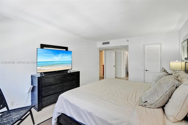 Building Photo - 2030 S Ocean Dr