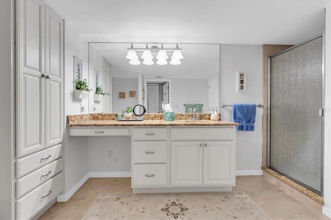 Building Photo - 6500 Sunset Way