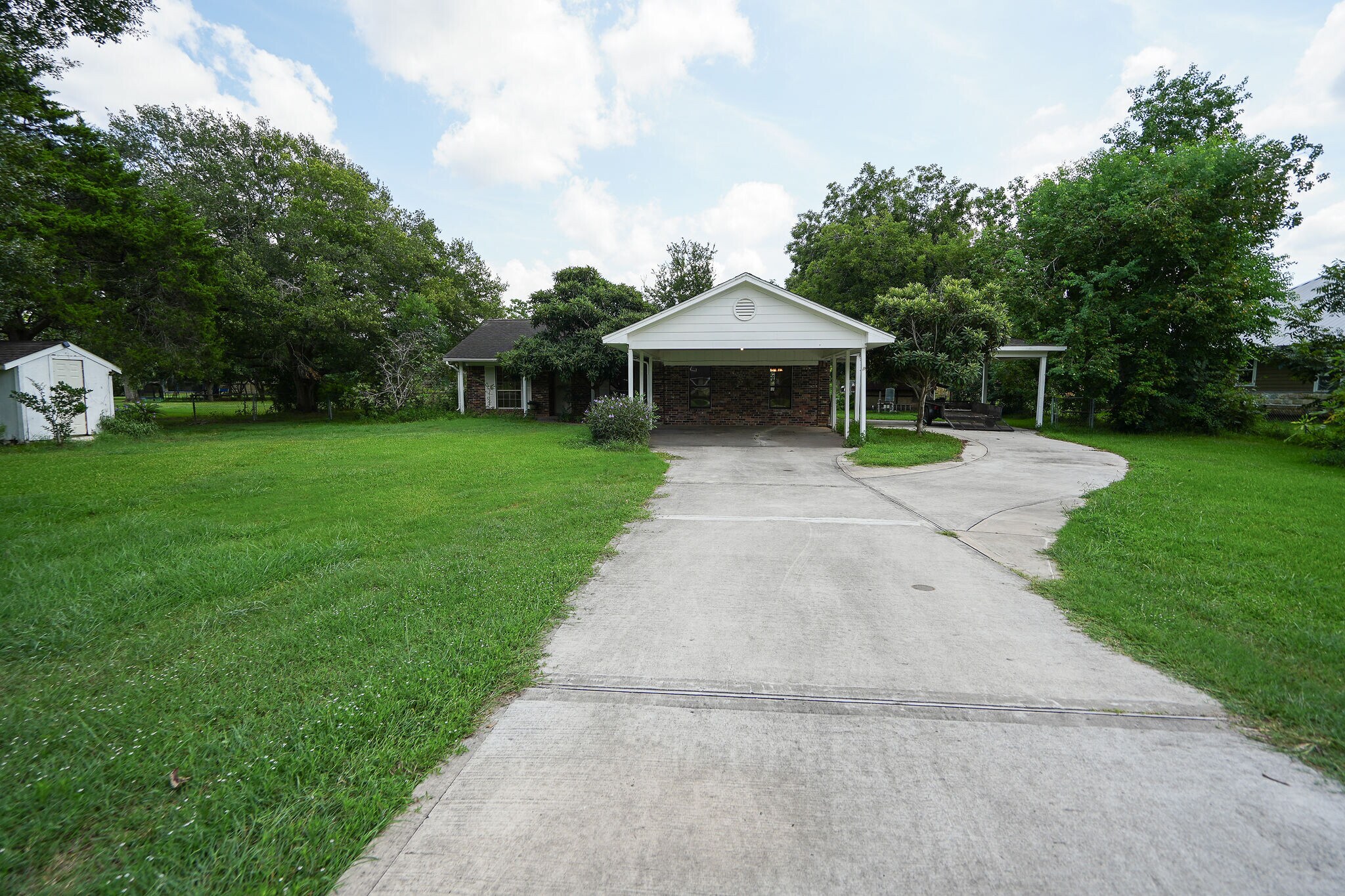 Building Photo - 803 Sycamore Rd