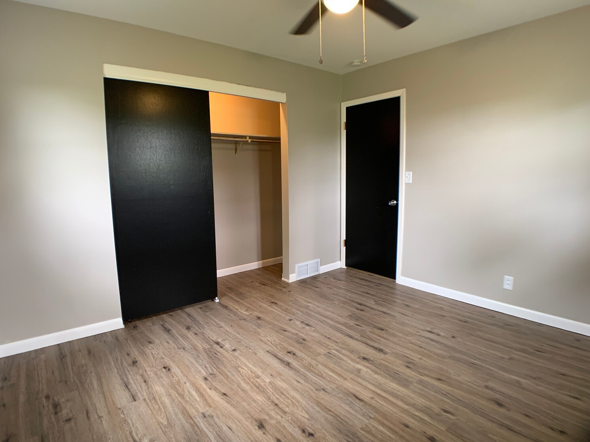 Building Photo - 211 Wedgewood Dr