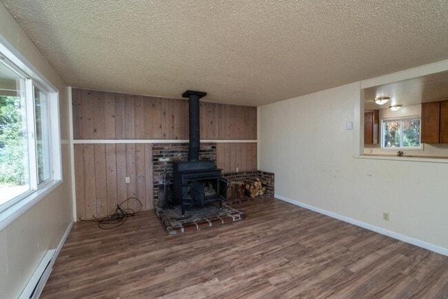 Building Photo - 2640 NE Harvey Ln