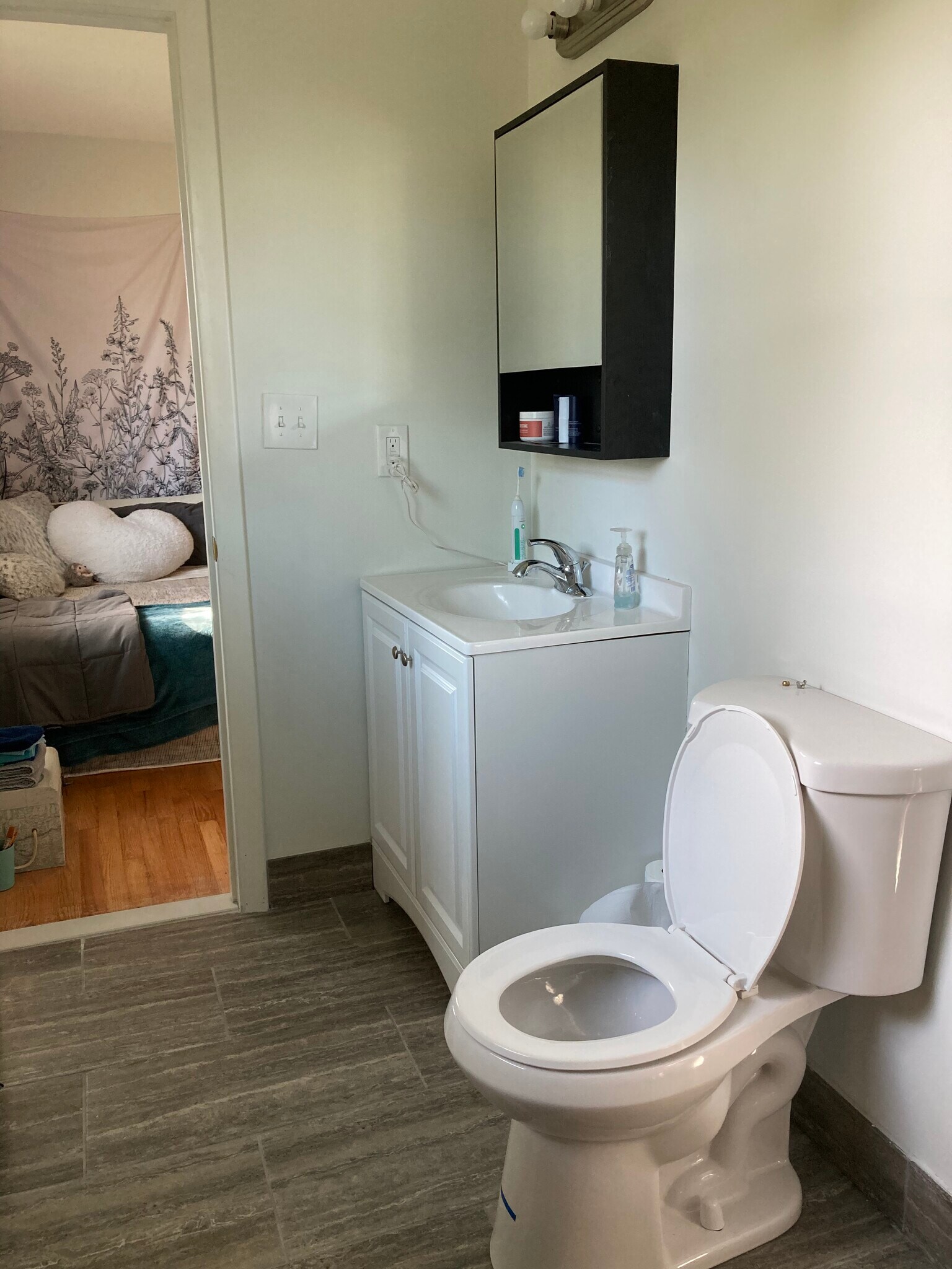 Building Photo - 600 N Vermont St