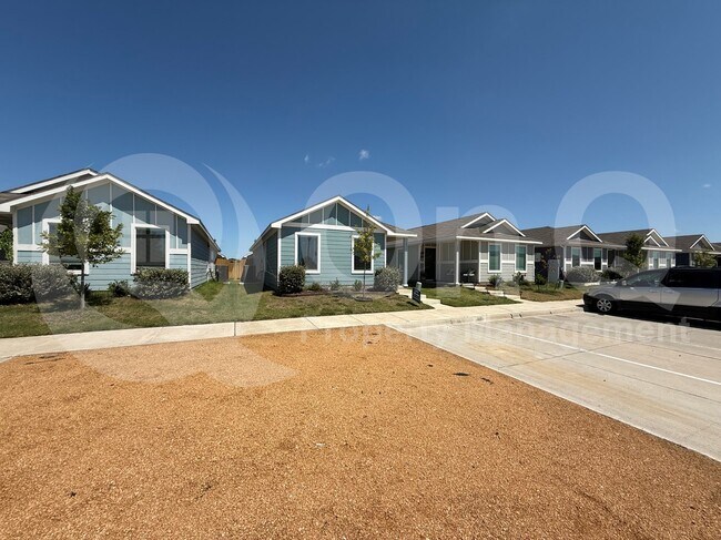 Building Photo - 204 Thresher Ln
