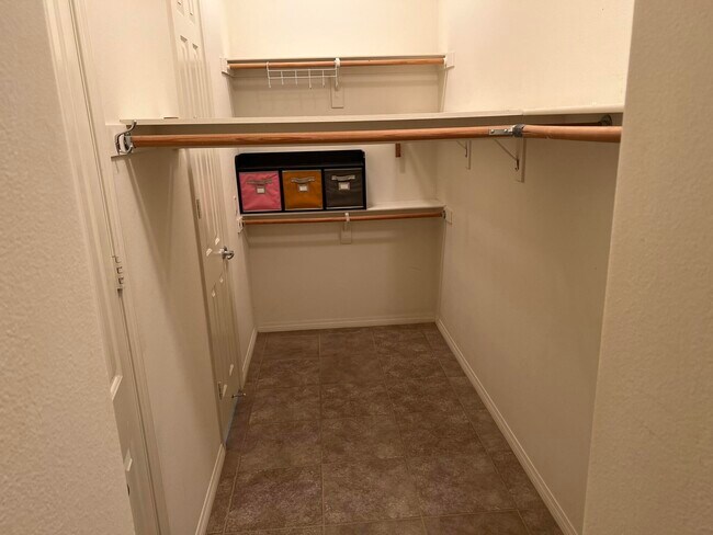 Building Photo - 59 Shoreline Dr