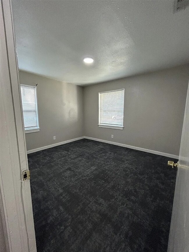 Building Photo - 1304 Stone Dr