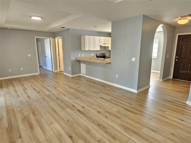 Building Photo - 8470 Drolet Ave