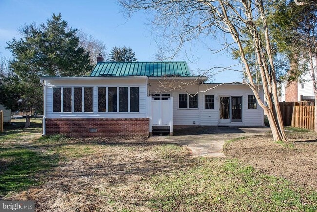 Building Photo - 4 Dale Dr
