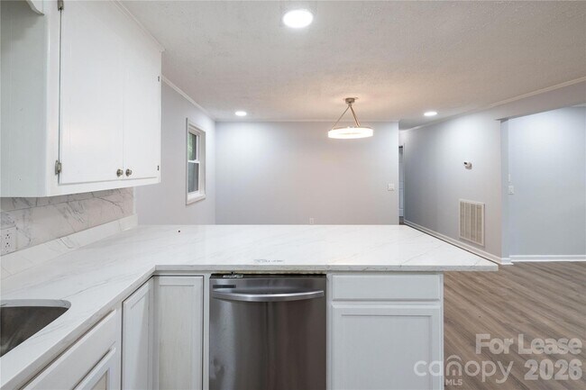 Building Photo - 420 Eastover Ave