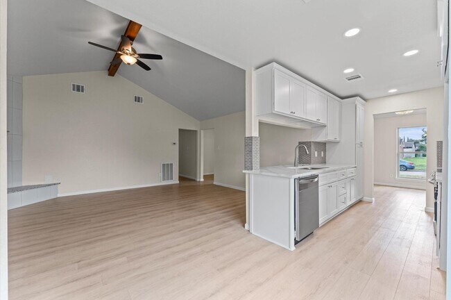 Building Photo - 7303 Augustine Dr