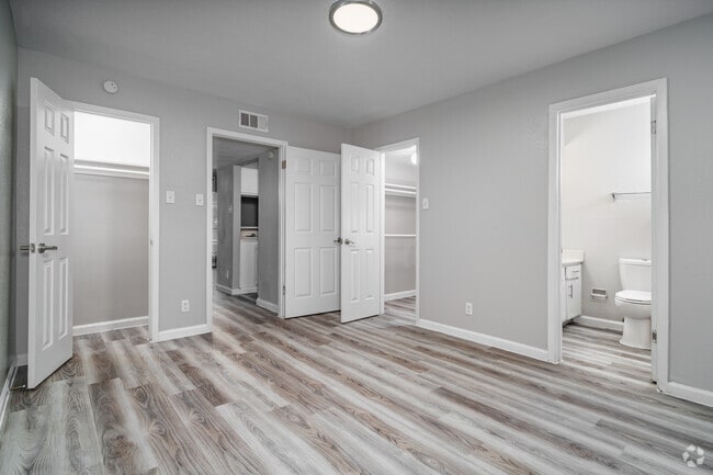 1BR, 1BA - 595SF - Living - Nest