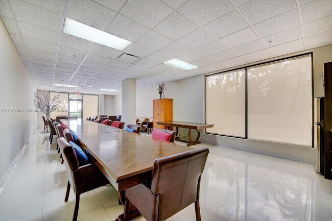 Building Photo - 1623 Collins Ave