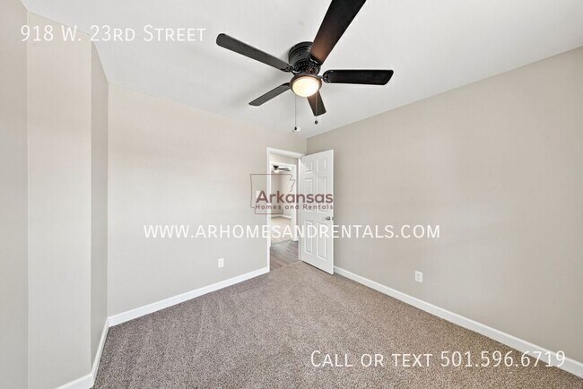 Building Photo - 918 W 23rd St