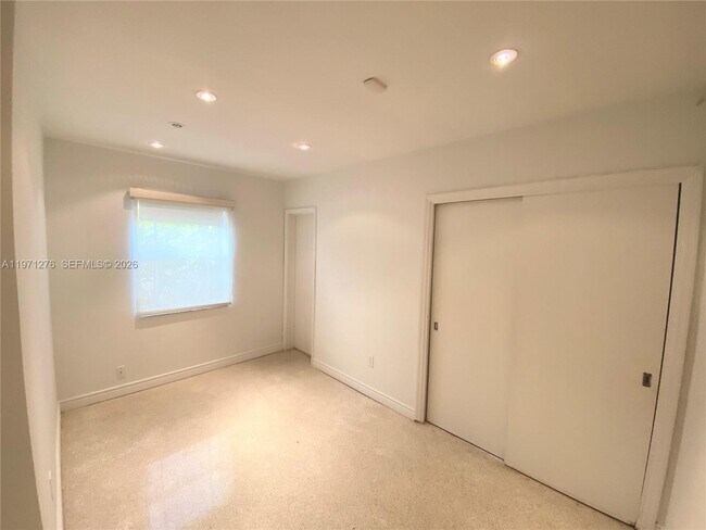 Building Photo - 8959 Dickens Ave