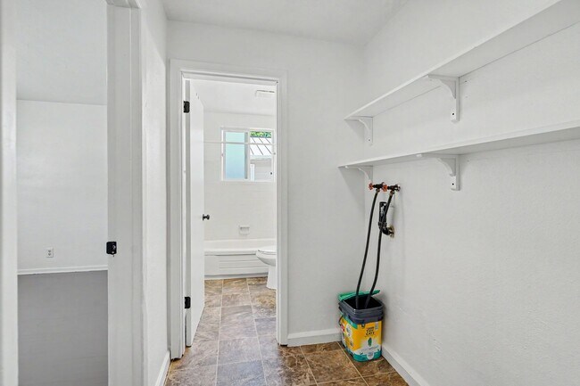 Building Photo - 2519-2521 Hyde Ct SE