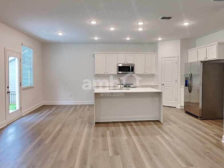 Building Photo - 1555 Soapstone Rd
