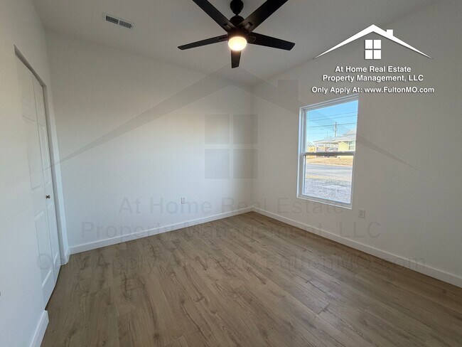 Building Photo - 508 E 8th St